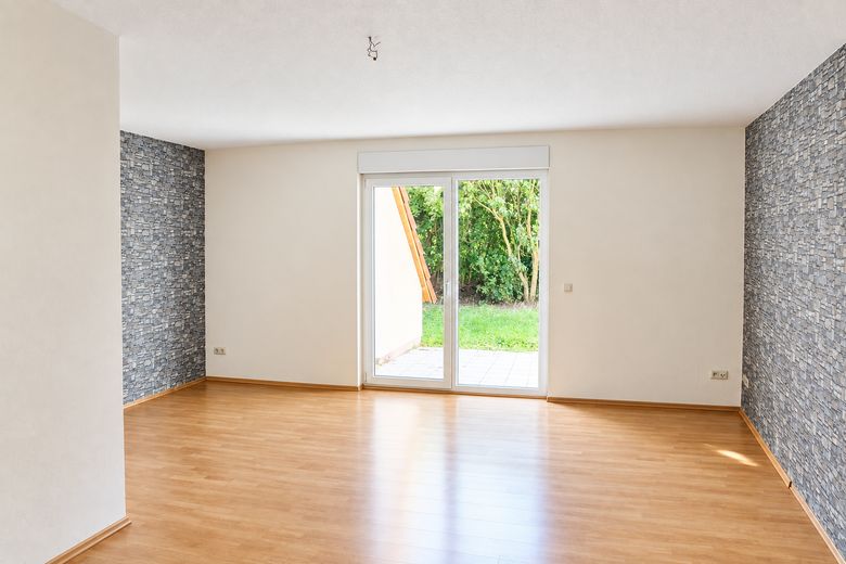Reihenhaus in Bestlage - provisionsfrei – Wohnzimmer mit Terrassentür