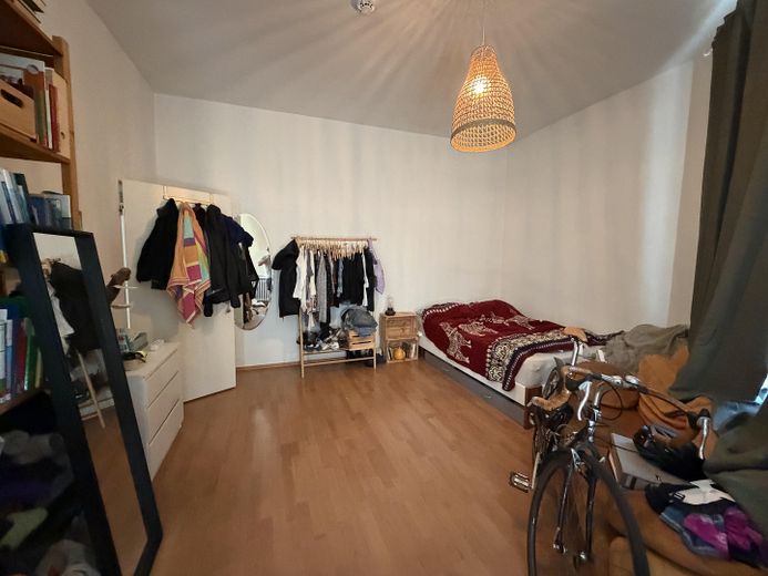 Appartamento centrale di 3 locali nel Nordend con cucina componibile e bagno con luce naturale – Zimmer 3