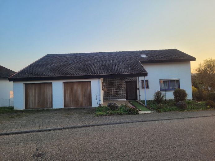 Großzügiges Einfamilienhaus in bevorzugter Wohnlage  von Bretten-Wanne – Außen Nordansicht 