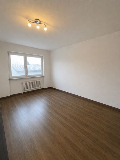 Frisch renovierte 2-Zimmer-Wohnung mit Südostbalkon & Einbauküche – Schlafzimmer
