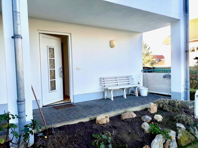 Apartamento de 1 habitación en planta baja con terraza - cocina equipada moderna y cabina de ducha – Foto 3