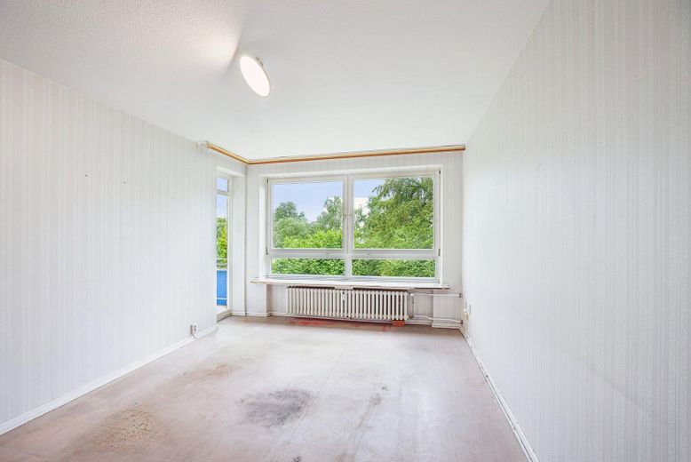 Renovierungsbedürftige 3-Zimmer-Wohnung aus Nachlass zu verkaufen – Wohnzimmer
