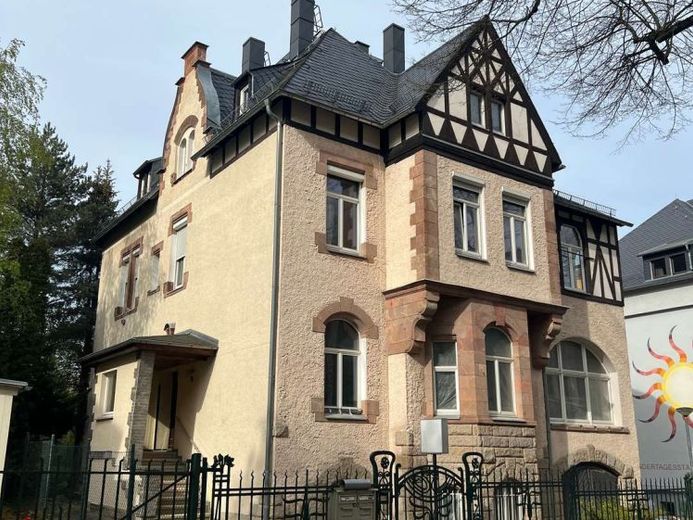 Villa cittadina dal fascino storico e con grande potenziale di ristrutturazione – Foto 1