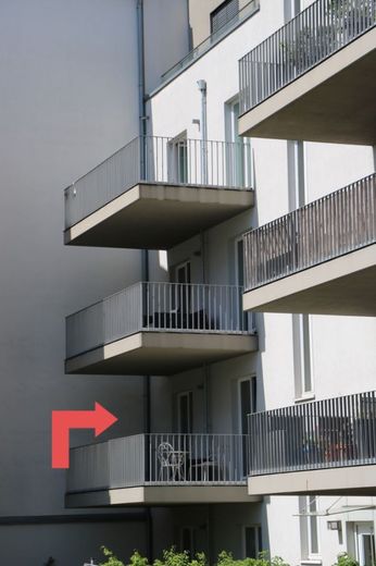 Wohnen im ehemaligen Stadtbad: Stilvolle 3-Zimmer-Wohnung mit Ruhrblick im Palais am Stadtkai – Rückseite - Balkon