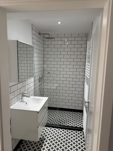 Erstbezug nach Kernsanierung - Stilvoller Altbau im Herzen von Gablenberg – Bad