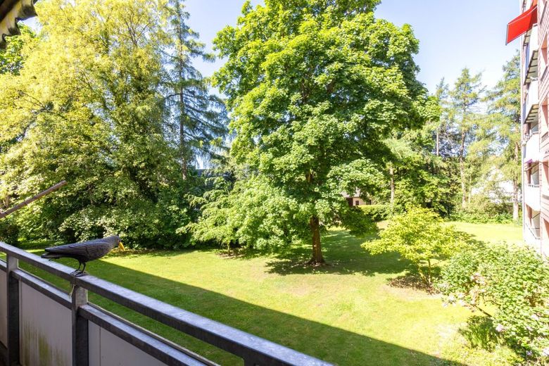 4-Zimmer-Wohnung in Wedel-Schulau mit Balkon und Tiefgaragenstellplatz – Blick ins Grüne