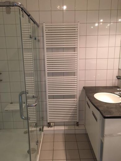 72 qm - Fürstenbergerstr. 168, 60323 Frankfurt mit Concierge – Bad
