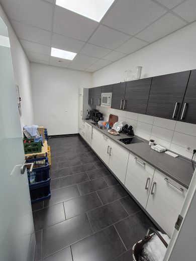 Halle sowie Büro- und Verwaltungsgebäude in Waltershausen – Foto 21