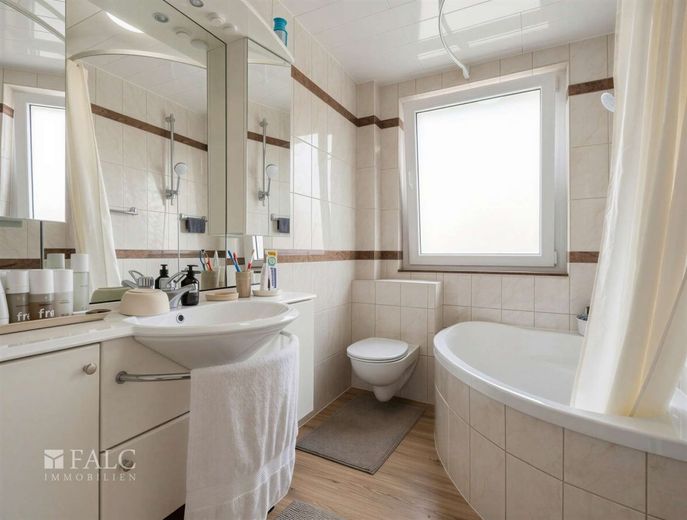 Vlotho ! Haus mit Fernblick für die große Familie ! – Badezimmer EG