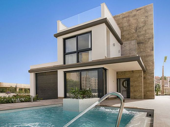 Exklusive Villen mit 3 - 4 Schlafzimmern, 3 Bädern, 1 Gäste-WC, Dachterrasse und Privatpool nur 600 m vom Strand – Foto 1