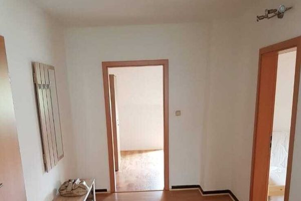 Heimboldshausen, appartamento di proprietà con 2 locali, cucina, bagno e corridoio al piano mansardato