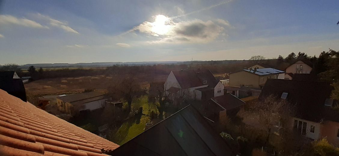 Von privat: Helle 3 Zi. DG-Wohnung bei Olching, Balkon, TG, fußläufig S3 – Foto 3