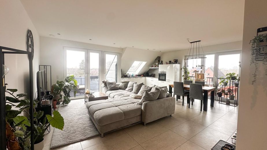 Exklusive 4-Zimmer-Wohnung mit großem Balkon – Foto 1