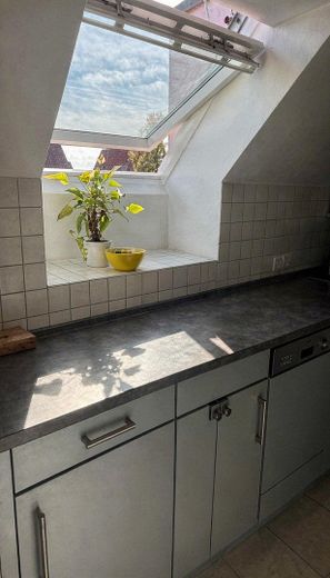 Helle 3-Zimmer-Dachgeschosswohnung mit Dachterrasse im Ortskern von Altdorf – Küche