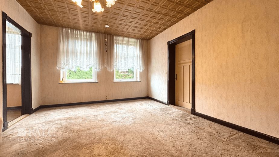 Großes Landhaus mit Einliegerwohnung, Stallungen, Koppeln &amp; Flusszugang auf 6.640 m² Traumgrundstück – Wohnzimmer im  Erdgeschoss