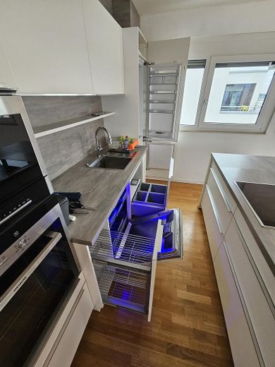 Dream 2-Room Apartment with Large Roof Terrace & Skyline Views | Modern Kitchen | Excellent Transport Links – Photo 8
