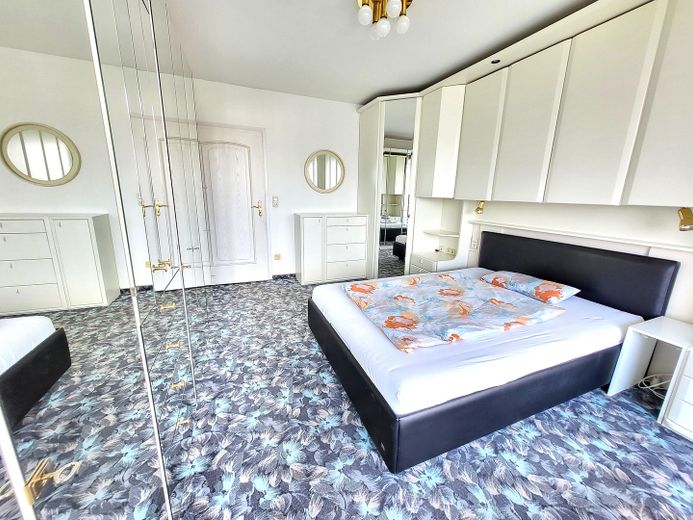 Bogenhausen 15° piano appartamento di 3 locali con vista sulle Alpi e piscina sul rooftop – vendita privata! – Schlafzimmer
