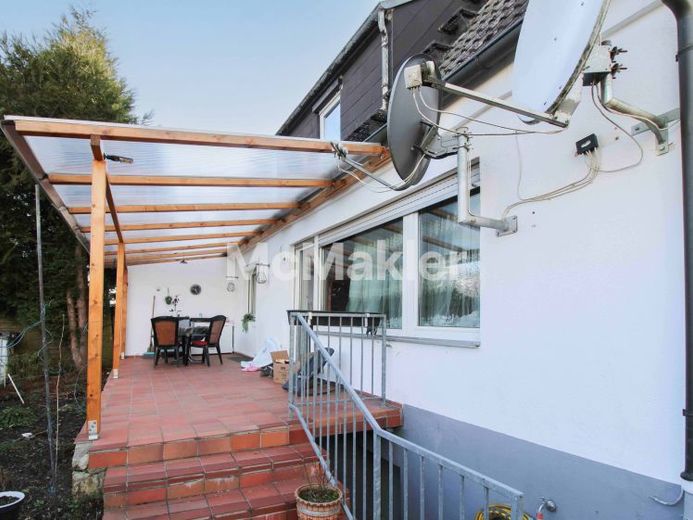 Gepflegte und laufend in Stand gehaltene Doppelhaushälfte mit schönem Garten in Elchingen – Foto 1