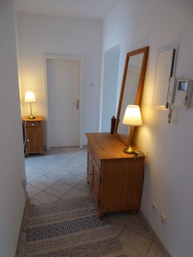 Attraktive, sehr schön möblierte 3-Zimmer Wohnung in Erfurt – Flur