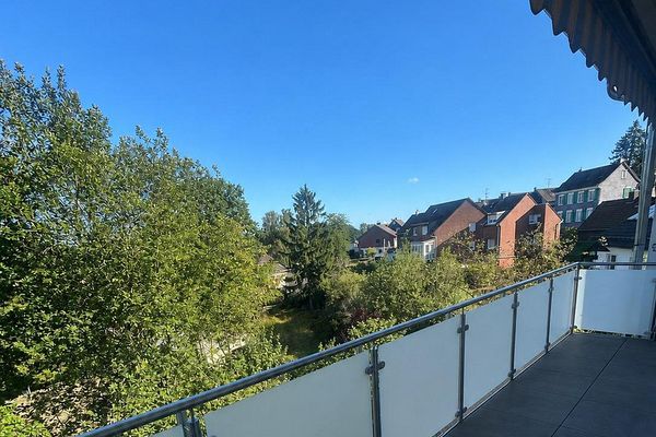 Wohnqualität mit Waldblick: 3-Zi., 2026 saniert, top Anbindung