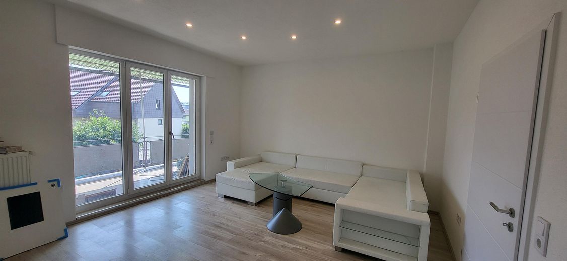 2 Zimmer Wohnung, Einbauküche,  ruhige Lage Pforzheim Nordstadt – Wohnzimmer