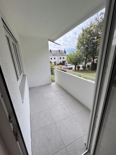 Fully renovated 3-room apartment with kitchen and sunny balcony – Photo 7