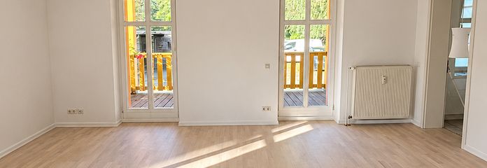 Boş, komisyonsuz 3 odalı daire, balkon ve bahçe kullanımı – doğrudan Sanssouci Parkı’nın yanında – Wohnzimmer