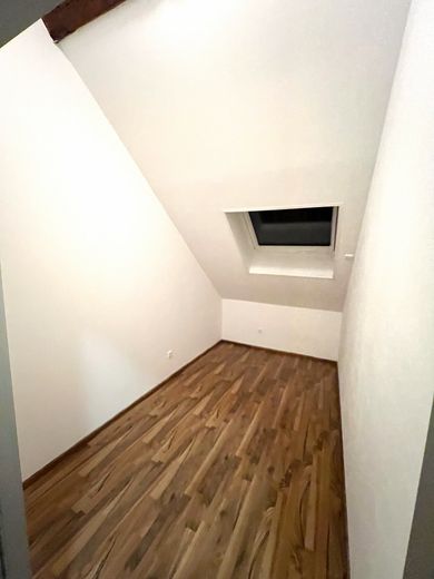Straubing yakınlarında 11 konut birimli apartman – tamamen kiralanmış ve komisyonsuz – Wohnbeispiel - Schlafzimmer