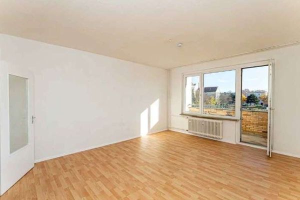 Bezugsfreie, ruhige 2-Zimmerwohnung mit Balkon und PKW-Stellplatz