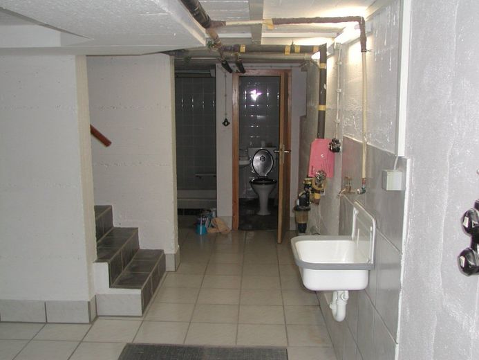 Keller Blick zum WC und Dusche