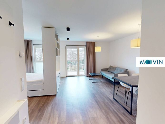 URBAN BASE: Vollmöbliertes 1-Zimmer-Apartment mit EBK, BALKON, ALL-IN-MIETE, UVM. im Wiesbadener Stadtzentrum – Ansicht III: Wohn-/Schlafbere…