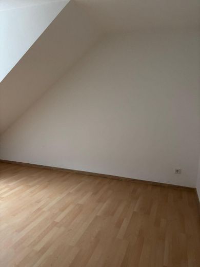 Provision frei! Gepflegtes 4 Familienhaus in Innenstadtlage von Worms – – DG Schlafzimmer