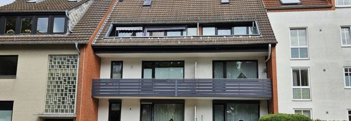 Große & helle 3 Zimmer-Wohnung mit Balkon & Stellplatz -- Nähe der Weser, fußläufig