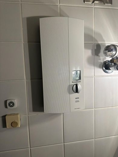 Ostsee-exklusive Ferienwohnung mit Kamin in Top-Lage ✅ ohne Provision ✅ – Durchlauferhitzer