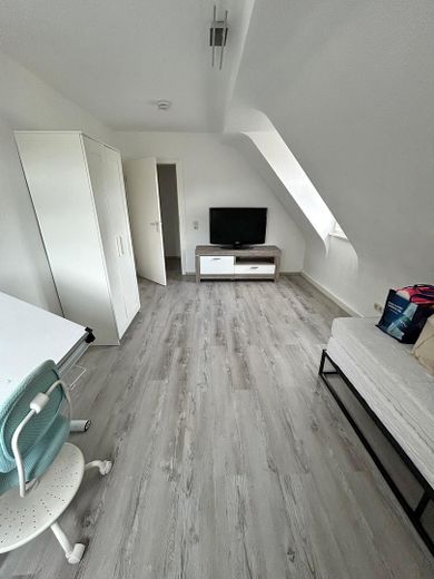 2-Zimmer-Wohnung mit neuwertiger EBK + saniertem Tageslichtbad zentral in Ubstadt – Zimmer 2