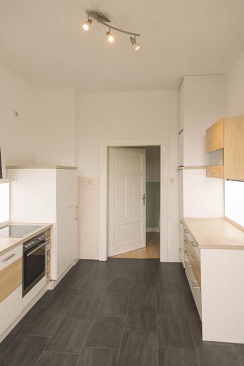 118 м² для затишку: світла квартира на 4–5 кімнат із зимовим садом і власним садом у Мелле – Küche 4