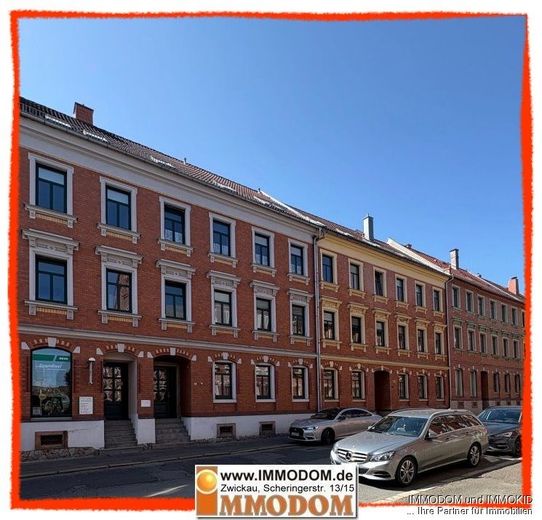 2-Zimmer-Hochparterre-Wohnung mit EINBAUKÜCHE zu verkaufen! – Häuserfront