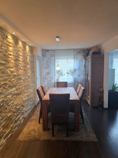 Modernisierte 3,5–4-Zimmer-Wohnung mit hochwertiger Ausstattung, Balkon & Stellplatz in ruhiger Lage – Esszimmer