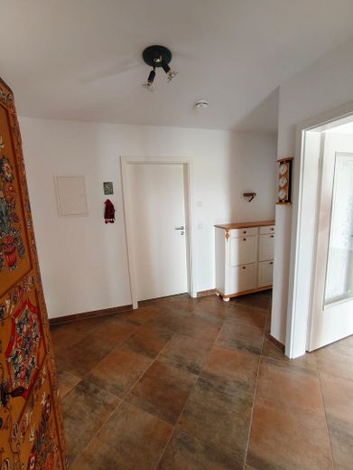 Zentral gelegene 80qm-Wohnung mit großem Sonnenbalkon – Flur