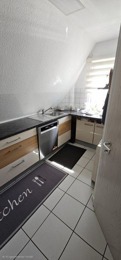 Meraviglia urbana degli spazi: maisonette di 4 locali inondata di luce nel cuore di Öhringen (senza provvigione!) – Küche 