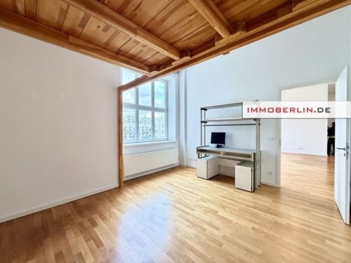IMMOBERLIN.DE - Toplage im Baudenkmal! Kernsaniertes Loft mit Pkw-Stellplatz – Foto 1