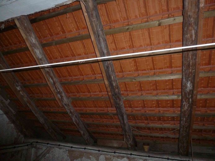 Doppelhaushälfte mit Nebengebäude und Grundstück in Waldnähe – 10 P1070683k