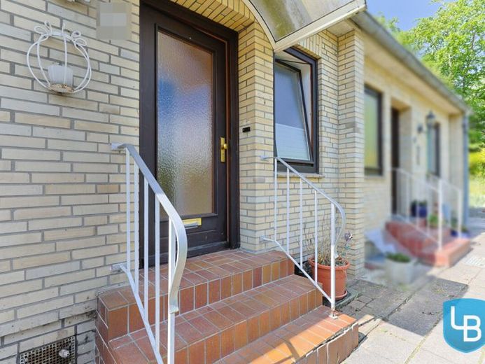 Your home between two lakes – mid-terrace house with garden, terrace, balcony & fireplace – Photo 1