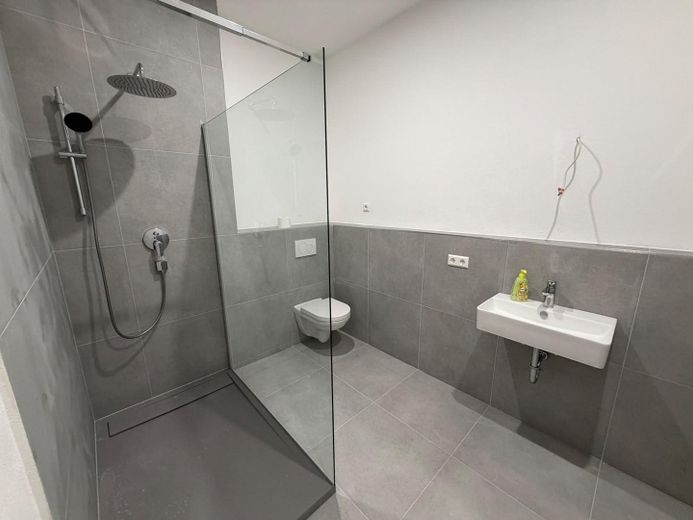 Erstbezug nach Kernsanierung! 5-Schlafzimmer-Wohnung in zentraler Lage von Pforzheim-Brötzingen – Großes Bad