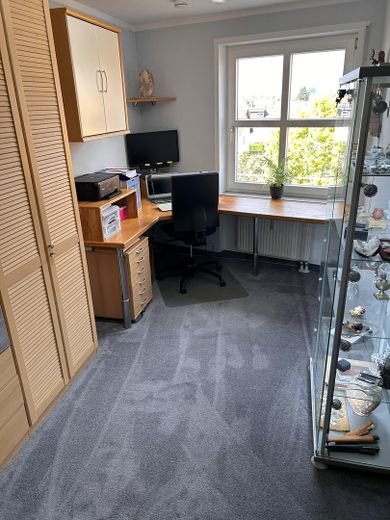 Familienfreundliche 4 Zimmer Wohnung in München Trudering – Zimmer 1 Büro