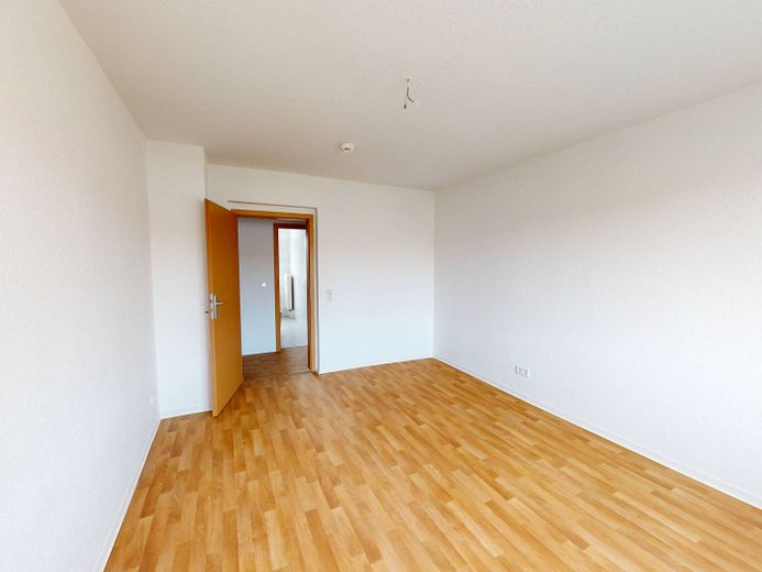 Your new feel-good home: Bright 3-room apartment with fitted kitchen and bathtub – Ansicht II: Schlafzimmer I