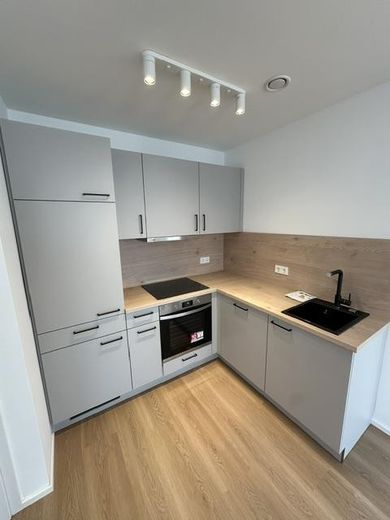 Neubau - Erstbezug - Maisonette - 3 ZW inkl. EBK, Stellplatz, Keller, ca. 66m² Wfl. – EBK