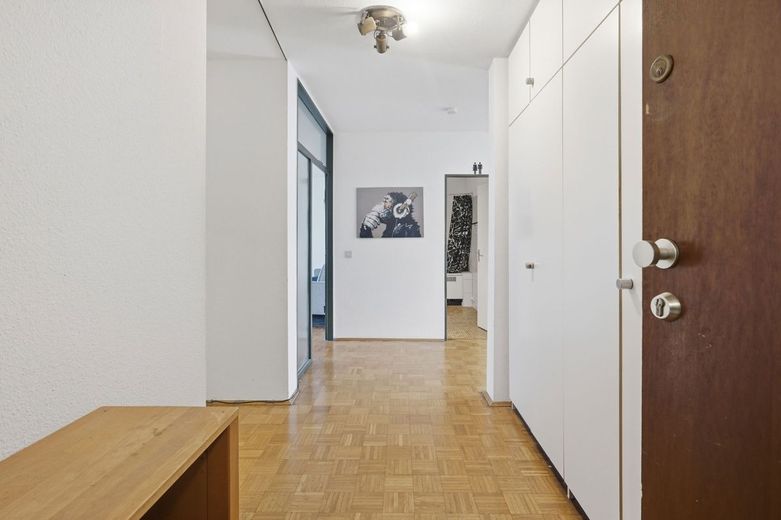 4-Zimmer Wohnung mit Loggia und Tiefgaragenstellplatz in Köln-Niehl – Eingangsbereich Wohnung