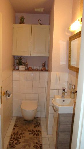 2 FAM-Haus, Heiligenhafen gute Lage, Niedrigenergie, grundsaniert, gehobene Ausstattung – EG Gäste WC