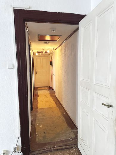 Renovierungsbedürftige Altbauwohnung mit Balkon in Schöneberger Kiezlage – Foto 11